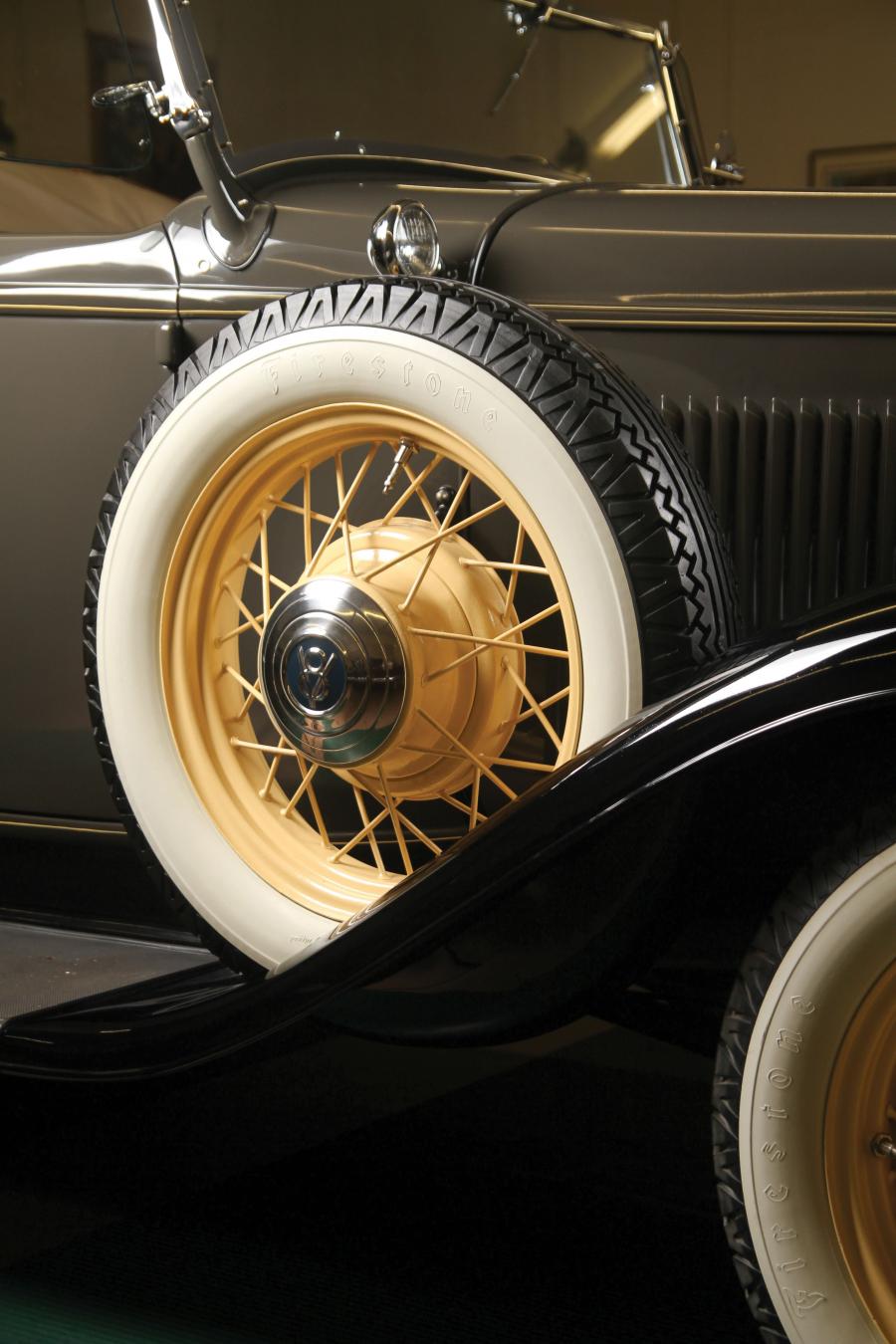  Ford V8 DeLuxe Roadster 1932 года  (фото 16 из 41)